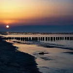 Apartment Meerfarbig - Haustierfrei -balkon - Wlan - Parkplatz - Fahrradschuppen - Zentral&ruhig - E-ladesäule - Waschtrockner - Nichtraucher Ostseeheilbad Zingst