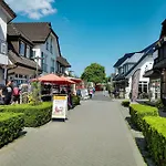 Meerfarbig - Haustierfrei -balkon - Glasfaser - Parkplatz - Fahrradschuppen - Zentral&ruhig - E-ladesaeule - Waschtrockner - Nichtraucher Lejlighed