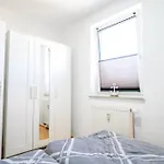 Apartment Meerfarbig - Haustierfrei -balkon - Wlan - Parkplatz - Fahrradschuppen - Zentral&ruhig - E-ladesäule - Waschtrockner - Nichtraucher *