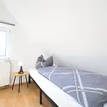 Meerfarbig - Haustierfrei -balkon - Glasfaser - Parkplatz - Fahrradschuppen - Zentral&ruhig - E-ladesaeule - Waschtrockner - Nichtraucher Lejlighed *