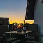 Meerfarbig - Haustierfrei -balkon - Wlan - Parkplatz - Fahrradschuppen - Zentral&ruhig - E-ladesäule - Waschtrockner - Nichtraucher Ostseeheilbad Zingst