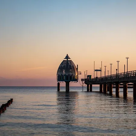 Meerfarbig - Haustierfrei -balkon - Glasfaser - Parkplatz - Fahrradschuppen - Zentral&ruhig - E-ladesaeule - Waschtrockner - Nichtraucher * Zingst