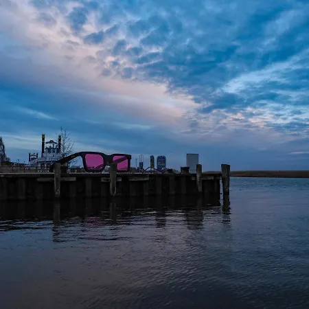 Apartamento Meerfarbig - Haustierfrei -balkon - Glasfaser - Parkplatz - Fahrradschuppen - Zentral&ruhig - E-ladesaeule - Waschtrockner - Nichtraucher *