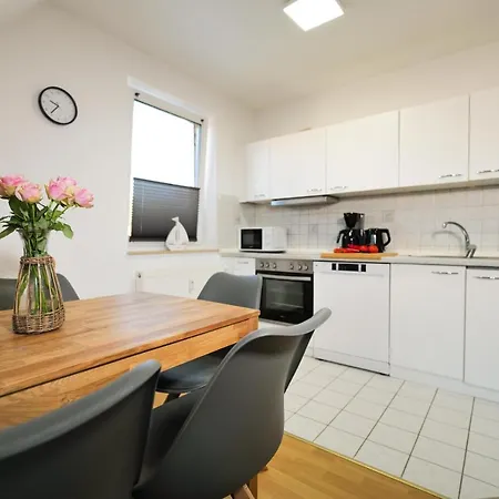 Meerfarbig - Haustierfrei -balkon - Glasfaser - Parkplatz - Fahrradschuppen - Zentral&ruhig - E-ladesaeule - Waschtrockner - Nichtraucher Apartamento