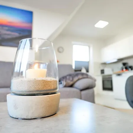 Meerfarbig - Haustierfrei -balkon - Glasfaser - Parkplatz - Fahrradschuppen - Zentral&ruhig - E-ladesaeule - Waschtrockner - Nichtraucher Zingst