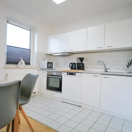 Meerfarbig - Haustierfrei -balkon - Glasfaser - Parkplatz - Fahrradschuppen - Zentral&ruhig - E-ladesaeule - Waschtrockner - Nichtraucher Apartamento Zingst