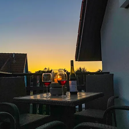 Meerfarbig - Haustierfrei -balkon - Glasfaser - Parkplatz - Fahrradschuppen - Zentral&ruhig - E-ladesaeule - Waschtrockner - Nichtraucher Zingst