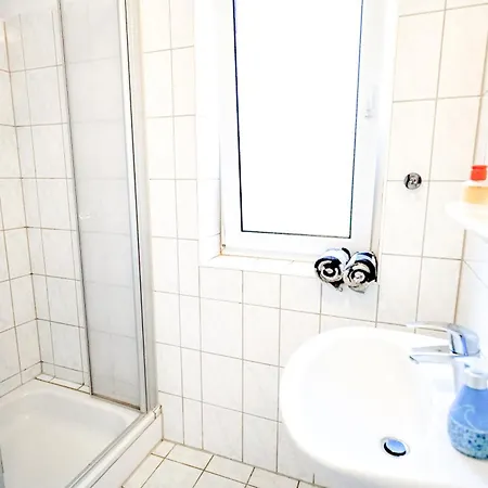Haustierfrei - Meerfarbig - Glasfaser -balkon - Parkplatz - Fahrradschuppen - Zentral&ruhig - E-ladesaeule - Waschtrockner - Nichtraucher - Allergikerfreundlich * זינקסט